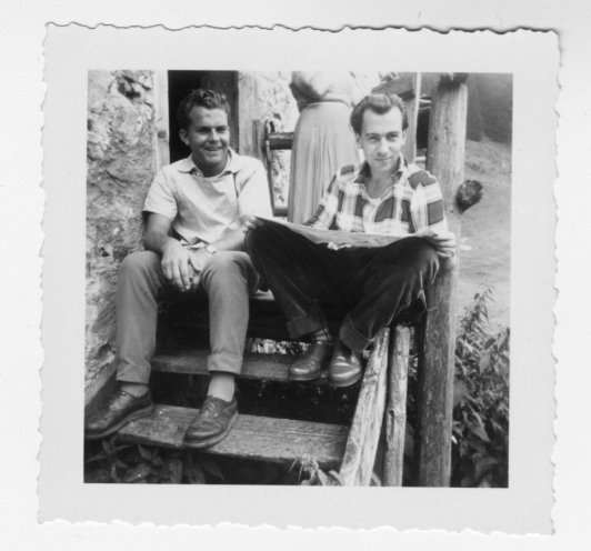 Ralf Beuster (links) und Peter Moeller genießen ihre Freiheit, hier auf einer Bergtour im Sommer 1957. Quelle: Privat-Archiv Peter Moeller