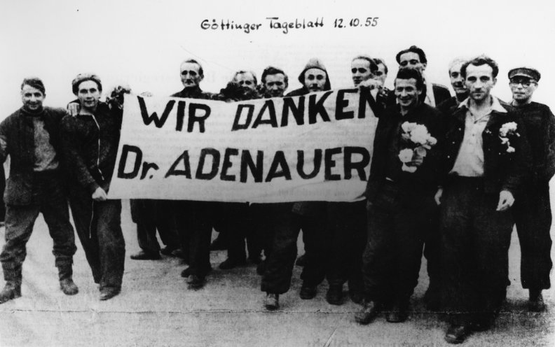 Erlösung für die verurteilten und zur Zwangsarbeit verschleppten Leipziger Studenten bringt erst der Tod Stalins 1953. Die letzten werden 1955 als „Zivilinternierte“ entlassen, kurz nachdem Bundeskanzler Konrad Adenauer Moskau besucht hatte. Ihre...