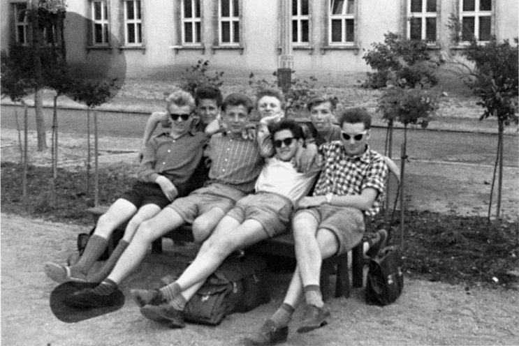 Ein Ausflug nach Stalinstadt (heute Eisenhüttenstadt) am 1. Juni 1956. 7 Monate später wird sich das Leben aller verändern. Quelle: Privat-Archiv Dietrich Garstka