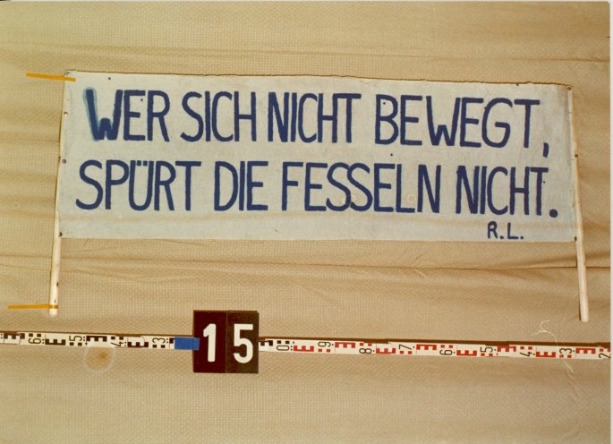 Im Gedenken an Karl und Rosa: Von der Stasi beschlagnahmte Transparente der Luxemburg-Liebknecht-Demonstration am 17. Januar 1988 in Berlin. Quelle: BStU, MfS, HA IX, 10302, Bild 16