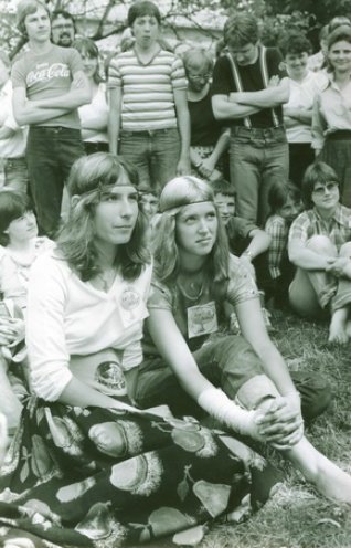 Johanna Kalex (links) beim Jugendtag in Lohmen 1981. Quelle: Robert-Havemann-Gesellschaft/Klaus Gaber