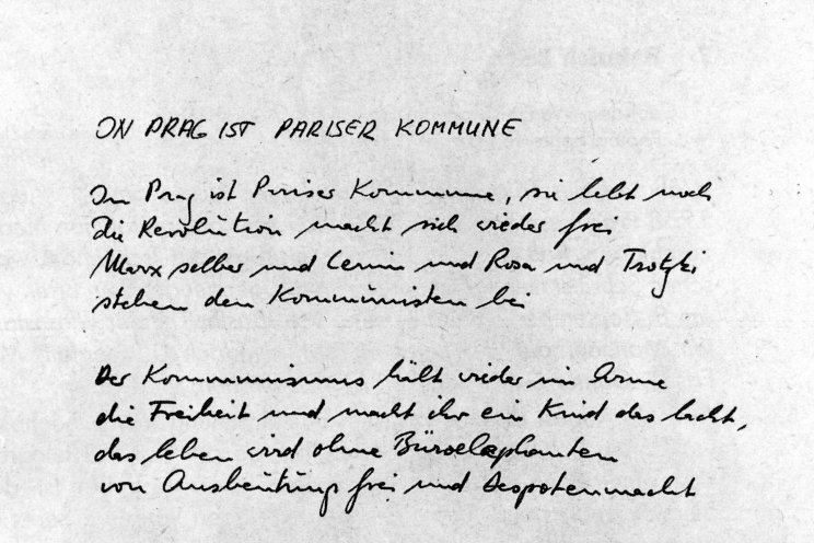 „In Prag ist Pariser Kommune“ – ein Lied von Wolf Biermann, dessen Text als Grundlage für Flugblätter gegen die Okkupation der CSSR durch die Truppen der Warschauer-Pakt-Staaten dient (1968).