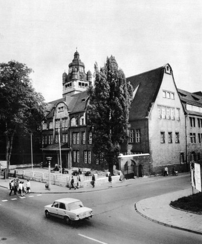Das Hauptgebäude der Friedrich-Schiller-Universität Jena, Mitte der 1970er Jahre. Quelle: Robert-Havemann-Gesellschaft