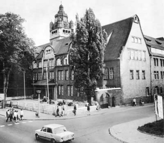 Das Hauptgebäude der Friedrich-Schiller-Universität Jena, Mitte der 1970er Jahre.