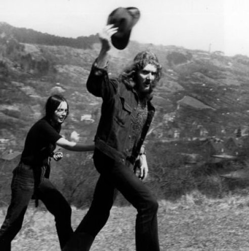 Gerd Lehmann und Doris Hardekopf während einer Wanderung. Der 24jährige Gerd Lehmann fährt zusammen mit Uwe Behr nach Berlin, um die Unterschriftenlisten an den Staatschef Erich Honecker, ans Neue Deutschland und an den Spiegel zu senden. Ein Exemplar...