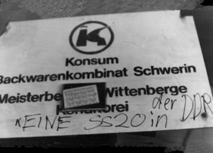 Von der Staatssicherheit in Schwerin Anfang der 80er Jahre registrierter Protest gegen die Stationierung von sowjetischen Mittelstreckenraketen in der DDR.