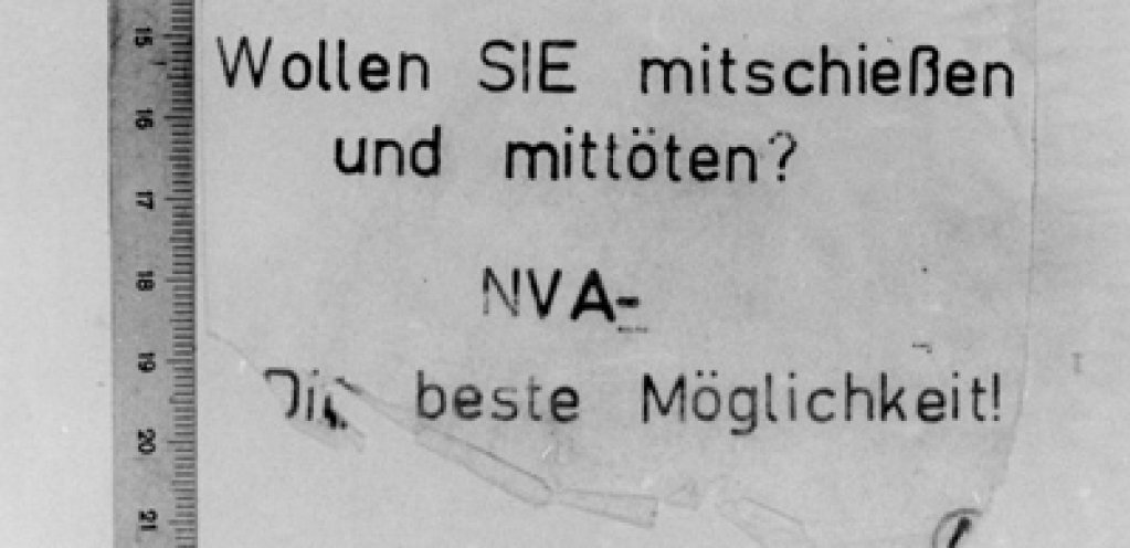Ein Leutnant der Kriminalpolizei hat am 7. April 1983 diese Flugblätter in der Berliner S-Bahn gefunden und gesichert. Die Untersuchung der Staatssicherheit ergab, dass die Flugblätter mit einem Kinderstempelkasten Famos 305 hergestellt wurden.