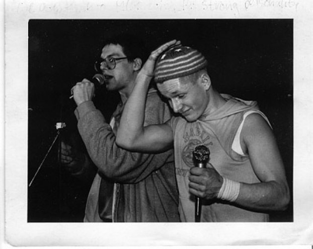TJ Big Blaster Electric Boogie (links) in Aktion, zusammen mit B-Boy Tommy Boy (rechts). Archiv Nico Raschick/"Here We Come"