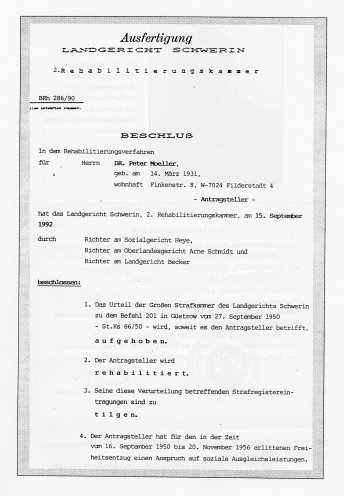 Nach der Friedlichen Revolution von 1989/90 stellt Horst Moeller Strafanzeige bei der Staatsanwaltschaft Schwerin gegen die beiden Richter, die Schöffen und den Staatsanwalt von 1950. Rehabilitierungsurkunde von Peter Moeller vom 15. September 1992....