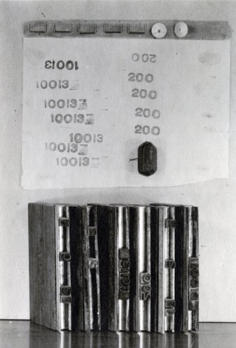 Mit diesen Druckbuchstaben fertigt Hermann Joseph Flade etwa 200 Flugblätter gegen die Volkskammerwahlen vom 15. Oktober 1950 an. Quelle: BStU, MfS, Ast Chemnitz, ASt 12/52 GA/Beiakte II, III