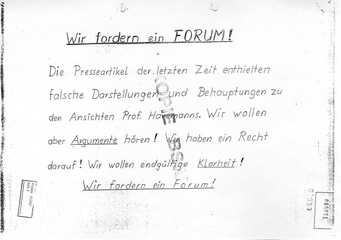 „Wir wollen Argumente hören!“: Ein vom MfS sichergestelltes Plakat, mit dem Studenten der Humboldt-Universität gegen die fristlose Entlassung von Robert Havemann protestieren. Quelle: Robert-Havemann-Gesellschaft (BStU-Kopie), Seite 1 von 2