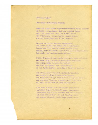 Das Lied „Für meine weggegangenen Freunde“ schreibt Bettina Wegner 1978. Nach der Biermann Ausbürgerung und den darauf folgenden Repressalien gegen Protestierende verlassen viele Intellektuelle das Land Richtung Bundesrepublik. Quelle: Robert-Havemann-Gesellschaft