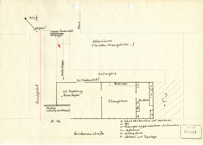 Von der Staatssicherheit am 4. März 1987 angefertigter Lageplan des Gemeindehauses der Zionskirche, in deren Kellerräumen sich die Umwelt-Bibliothek befindet. Hier der Grundriss des Hauses. Quelle: BStU, MfS, Ast Berlin, Abt. XX Nr. 2748