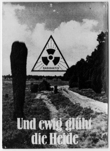 "Und ewig glüht die Heide". Der Kampf gegen die Atomkraft wird zu einem zentralen Anliegen der DDR-Umweltbewegung. Nach dem GAU in Tschernobyl am 26. April 1986 erfahren die DDR-Bürger nur über die Westmedien von der Katastrophe, die Ostmedien vertuschen...