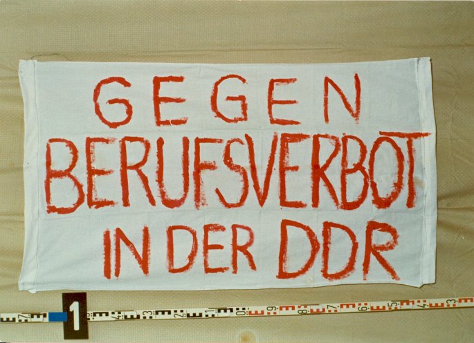 Im Gedenken an Karl und Rosa: Von der Stasi beschlagnahmte Transparente der Luxemburg-Liebknecht-Demonstration am 17. Januar 1988 in Berlin. Quelle: BStU, MfS, HA IX, 10302, Bild 4
