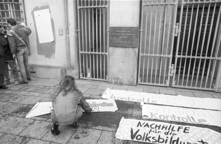 Für Reformen und Demokratie: Großes Finale am 4. November 1989 auf dem Alexanderplatz in Ost-Berlin. Quelle: Robert-Havemann-Gesellschaft/Andreas Kämper