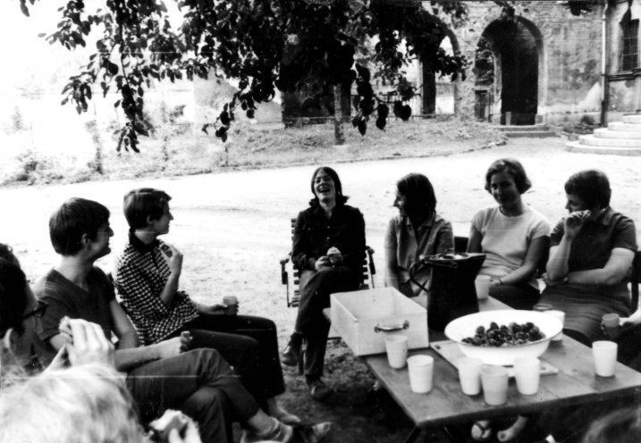 Dresden, im August 1969: Hildegart Becker (2. v. l.) bei der Aktion Sühnezeichen. Quelle: Robert-Havemann-Gesellschaft