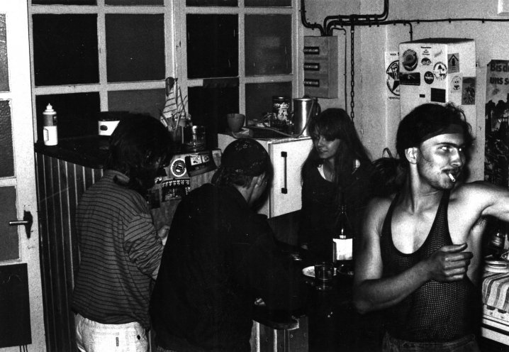 Café-Betrieb in der Galerie der UB (Mai 1988). Quelle: Robert-Havemann-Gesellschaft/Wolfgang Rüddenklau