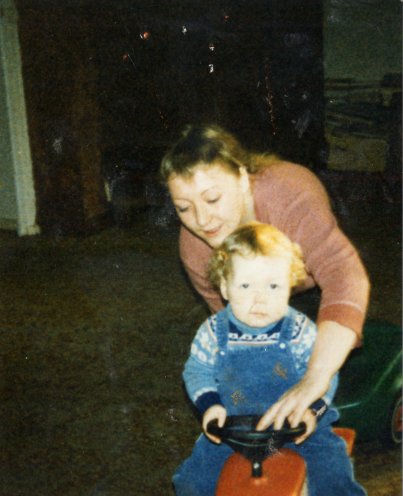 Evelyn Zupke mit Sohn Philipp 1988. Quelle: Robert-Havemann-Gesellschaft