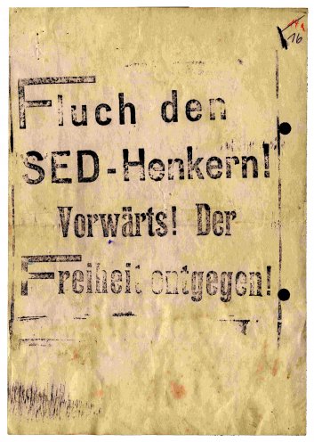 Die Werdauer Oberschüler knüpfen Kontakte zur KgU nach West-Berlin. Von der KgU erhalten sie unter anderem vorgefertigte Druckwalzen, ähnlich den üblichen Malerrollen, mit denen sie Flugblätter in größeren Auflagen herstellen. Im Bild: ein von...