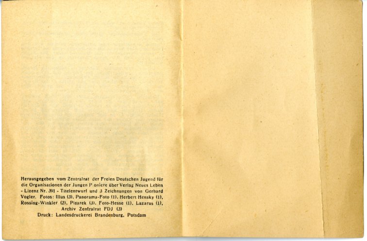 Das Werk ist vermutlich in einer Westberliner Druckerei entstanden und wird während der Weltfestspiele 1951 in Ost-Berlin verteilt. Auf diese Weise erhält es auch der westdeutsche Student Walter Westphal, der an den Weltfestspielen teilnimmt. Zurückgekehrt...