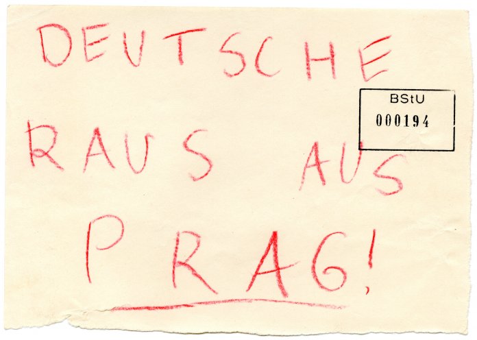 Nach der Verhaftung ihres Freundes Thomas Brasch, mit dem sie ein Kind zusammen hat, setzt Bettina Wegner die Flugblattaktion mit eigenen Losungen fort. Quelle: BStU, MfS, AU 339/90, Bd. 1