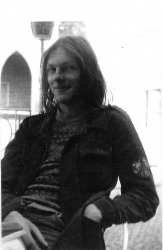 Matthias Domaschk 1975 mit dem Peace-Zeichen am Ärmel. Quelle. Robert-Havemann-Gesellschaft