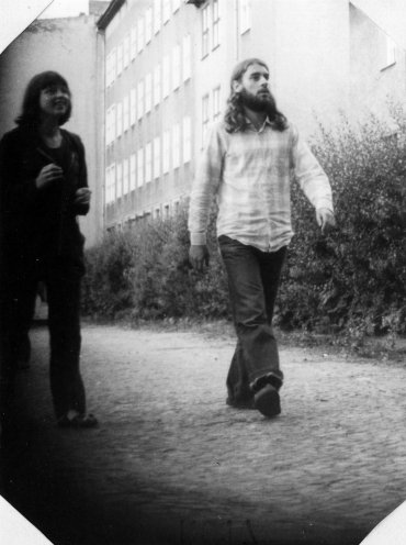 Das MfS ist live dabei: Die Stasi fotografiert, wie zu den Bluesmessen Jugendliche aus dem ganzen Land nach Berlin strömen. Quelle: BStU, MfS, HA XX/4-2178, S.66