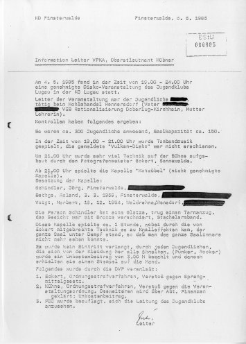 Organisierte Verfolgung: eine Information der MfS Kreisdienststelle Finsterwalde über Punktreffen und Punkkonzerte (1985). Quelle: Bundesarchiv / Stasi-Unterlagen-Archiv, Seite 1 von 3