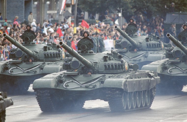 Militärparade anlässlich des 40.Jahrestages der Gründung der DDR. Quelle: Archiv StAufarb, Bestand Klaus Mehner, 89_1007_POL_JT40_32
