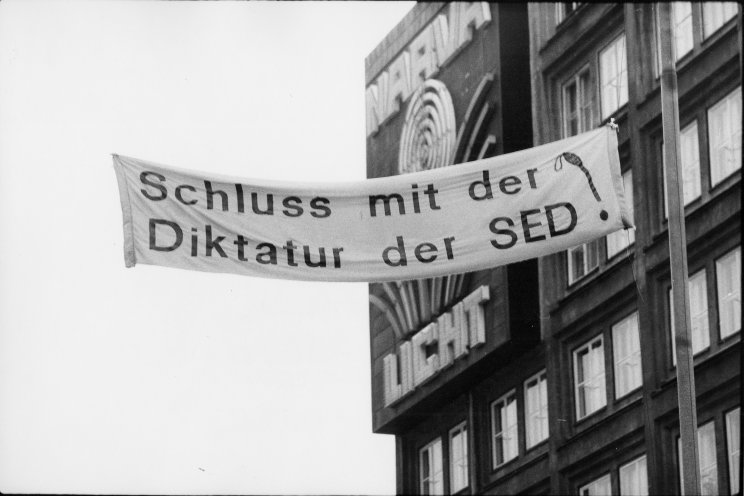 Demonstration durch die Ostberliner Innenstadt mit Abschlusskundgebung auf dem Alex. Quelle: Robert-Havemann-Gesellschaft/Rolf Walter/RHG_Fo_RDA_02225