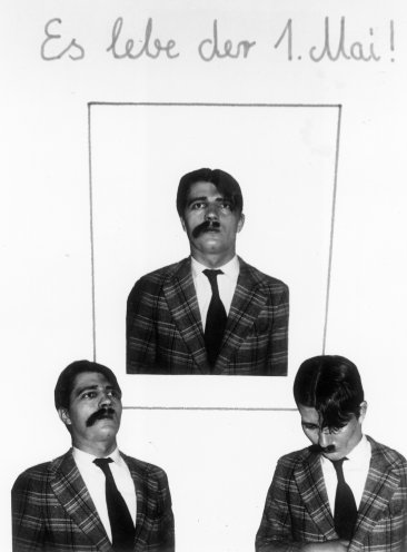 Entlarvung der Diktatur: Roland Jahn schminkt sich 1982 als Hitler/Stalin. Im Bild: Postkartenaktion zum 1. Mai 1982. Quelle: Robert-Havemann-Gesellschaft/Manfred Hildebrandt/RHG_Fo_HAB_11686
