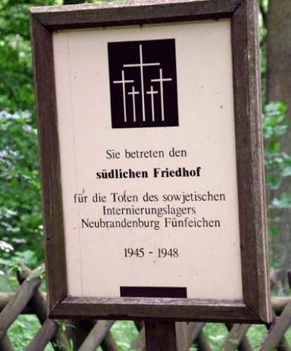 Das Speziallager des sowjetischen Geheimdienstes Nr. 9, Fünfeichen bei Neubrandenburg, existiert von 1945 bis 1948. Zuvor war es ein deutsches Kriegsgefangenenlager.
