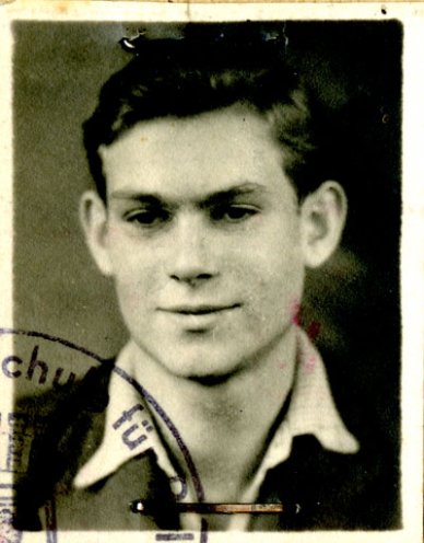 Werner Bork begann zusammen mit Herbert Herrmann 1949 Flugblätter gegen das SED-System zu schreiben und zu verteilen. Mit Unterstützung der KgU bauten sie in Werder eine Widerstandsgruppe auf.