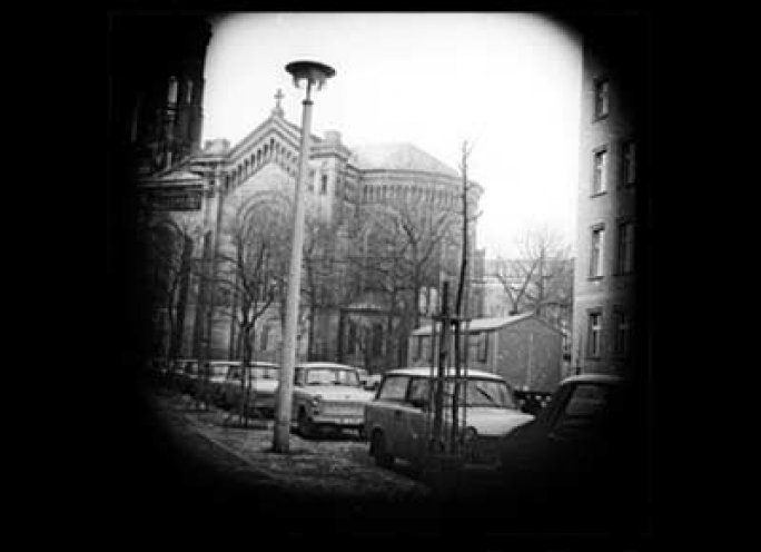 Die Zionskirche in Ostberlin - Observationsfoto der Stasi vom 4. März 1987.