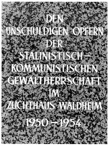 Eine Gedenktafel im ehemaligen Zuchthaus Waldheim erinnert an die unschuldigen Opfer der stalinistischen Gewaltherrschaft. Quelle: Robert-Havemann-Gesellschaft.