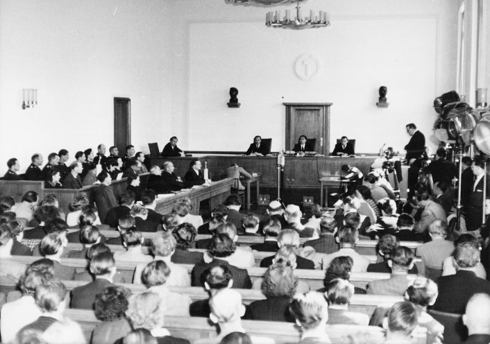 In den 1950er Jahren kommt es zu etlichen großen Schauprozessen am Obersten Gericht der DDR. Vom 23. bis 25. Mai 1952 wird ein Prozess gegen Kontaktleute der KgU inszeniert – geleitet von DDR-Justizministerin Hilde Benjamin. Sechs Angeklagte erhalten...