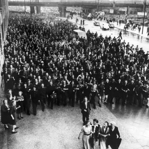 Der Demonstrationszug der Hennigsdorfer Stahlarbeiter zum Haus der Ministerien. Quelle: AdsD der Friedrich-Ebert-Stiftung