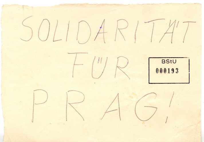 Ein Flugblatt, das Bettina Wegner nach der Verhaftung ihres Freundes Thomas Brasch schreibt und in Ost-Berlin verteilt. Kurze Zeit später wird sie ebenfalls von der Staatssicherheit verhaftet. Quelle: BStU, MfS, AU 339/90, Bd. 1