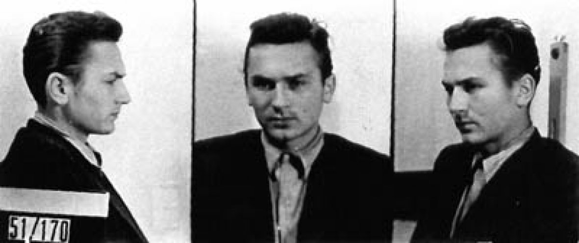 Der Unbeugsame: Erkennungsdienstliche Behandlung von Joachim Gäbler nach seiner Verhaftung im Mai 1951. 1992 stellt er, stellvertretend für seine damaligen Mitschüler, einen Strafantrag gegen die noch lebenden Akteure des Prozesses von 1951. Daraufhin...