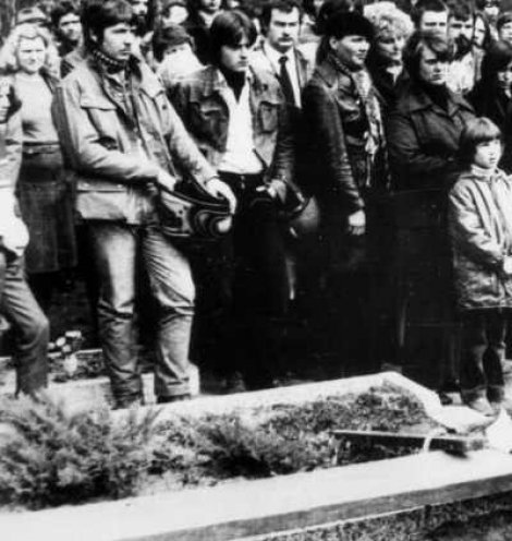 Abschied von einem großen Vorbild: Beisetzung von Robert Havemann in Grünheide am 17. April 1982.