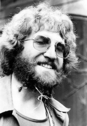 Uwe Bastian auf dem Stadtfest in Großenhain (Sommer 1980). Im Frühling 1982 verteilt er Flugblätter gegen das neue DDR-Wehrdienstgesetz in Dresden.