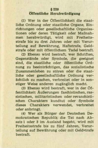 Harte Strafen: Für eine frei geäußerte Meinung gibt es in der DDR bis zu zwölf Jahre Freiheitsentzug. Im Bild: das Strafgesetzbuch der DDR 1984, § 220, „öffentliche Herabwürdigung“. Im politischen Strafrecht existieren Paragraphen, die freie...