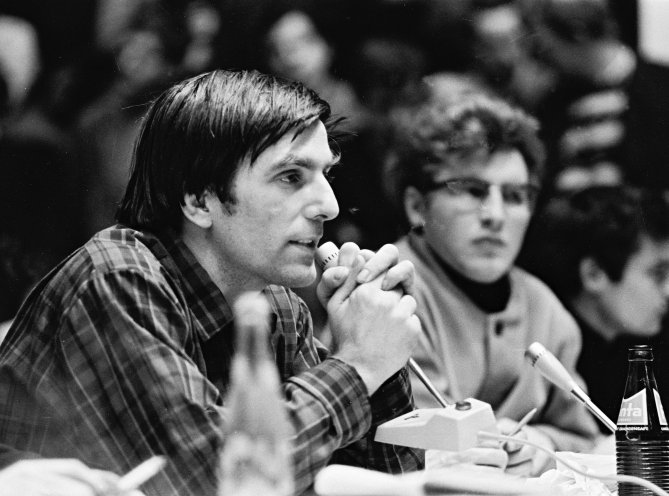 Rudi Dutschke, einer der führenden Köpfe der Außerparlamentarischen Opposition, spricht am 17. Februar 1968 zu Teilnehmern eines Internationalen Vietnamkongresses an der Berliner Technischen Universität. Dieser Kongress richtet sich gegen den Vietnamkrieg...