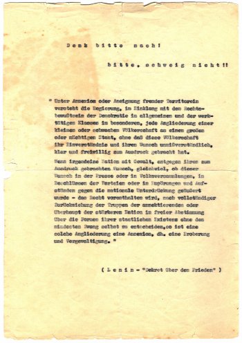 "Denk bitte nach!" Am 20. und 21. September 1968 verteilt Bernd Eisenfeld in Halle etwa 150 selbst gefertigte Flugblätter, mit denen er gegen den Einmarsch der Truppen des Warschauer Paktes in die CSSR protestiert. Während dieser Aktion wird er verhaftet....