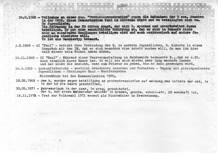 Die Stasi protokolliert mit. Im Bild: Bericht des MfS über einen Jugendlichen, der sich in Lübbenau an Protestdemonstrationen gegen die Niederschlagung des Prager Frühlings beteiligt. Deswegen werden ihm vom MfS gewaltsam die Haare geschnitten. Quelle:...