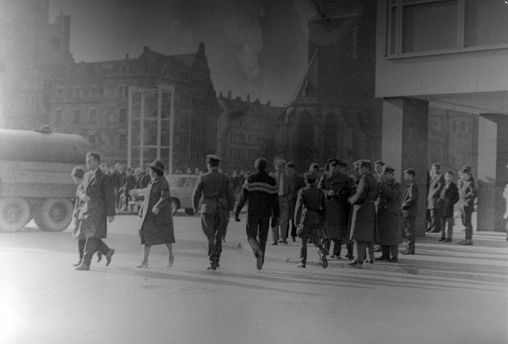 Massives Polizeiaufgebot gegen friedlich demonstrierende Beatfans: Am Vormittag des 31. Oktober 1965 versammeln sich etwa 2.500 Personen in der Leipziger Innenstadt, unter ihnen circa 500 bis 800 Beatfans. Der Rest sind FDJ-Funktionäre, Genossen und...