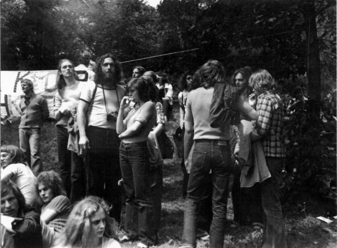 Mitglieder der Jungen Gemeinde Jena-Stadtmitte nehmen 1976 am Landesjugendsonntag der Evangelischen Kirche in Eisenach teil. Quelle: Robert-Havemann-Gesellschaft/Lutz Reimer