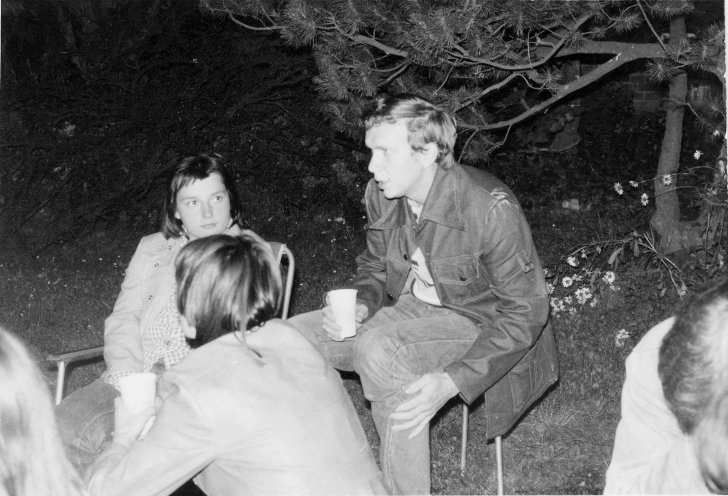 Reinhard Schult mit Freunden, circa 1975/76. Quelle: Robert-Havemann-Gesellschaft / RHG_Fo_HAB_12352