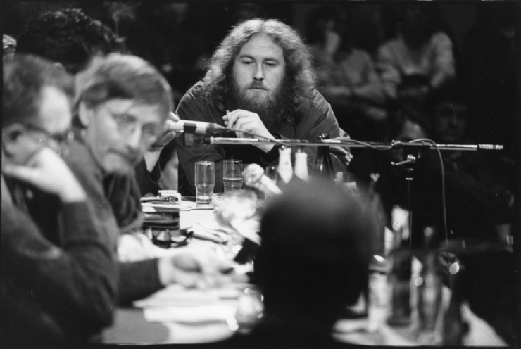 Wolfgang Rüddenklau engagiert sich auch nach dem Mauerfall für die Aufarbeitung der SED-Diktatur. Am 28. März 1991 beteiligt er sich an einer öffentlichen Diskussion der Redaktion der Tageszeitung „die andere“ zur Veröffentlichung der Gehaltslisten...